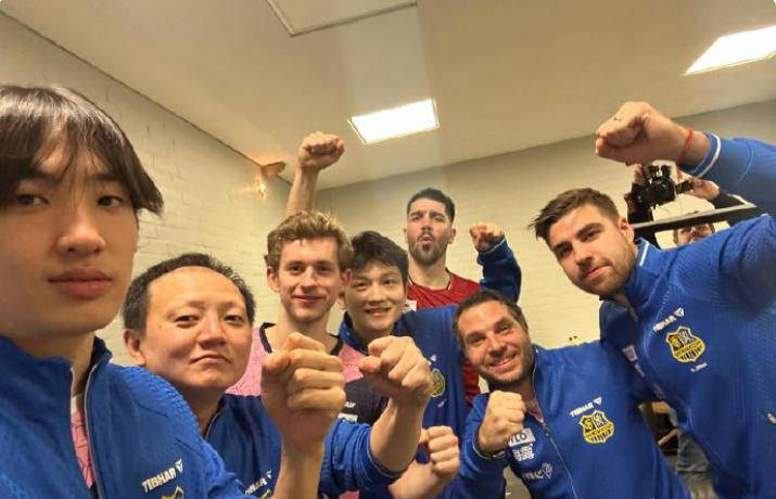 樊振东欧冠15分钟速胜111开局，模仿C罗庆祝 与队友共享荣耀时刻